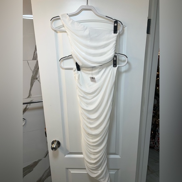 White sheer felt matching set- Half sleeve cropped top w/ long high wasted skirt - Picture 1 of 3